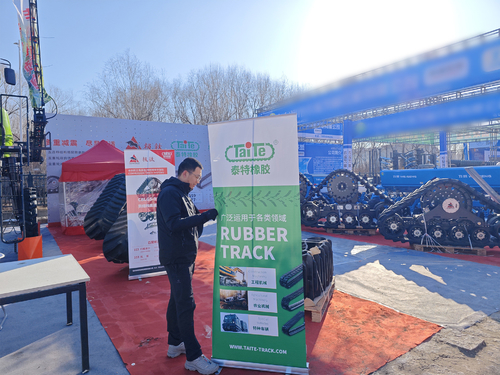 Blog perusahaan terbaru tentang Taite Rubber Memamerkan Seluruh Sistem Jalur di Ekspo Mesin Pertanian Heilongjiang 2025